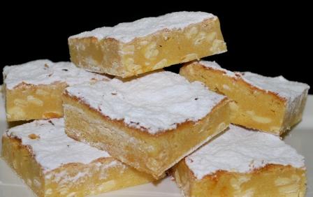 macadamia blondie