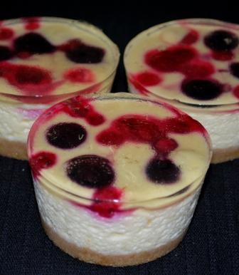 individual berry cheesecake